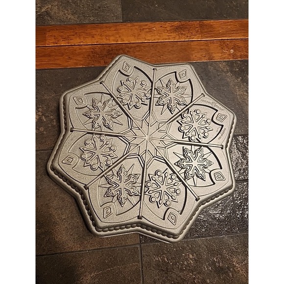 Nordic Ware Sweet Snowflakes Shortbread Pan Silver Aluminum 5 Cup Baking Mold - Picture 2 of 6